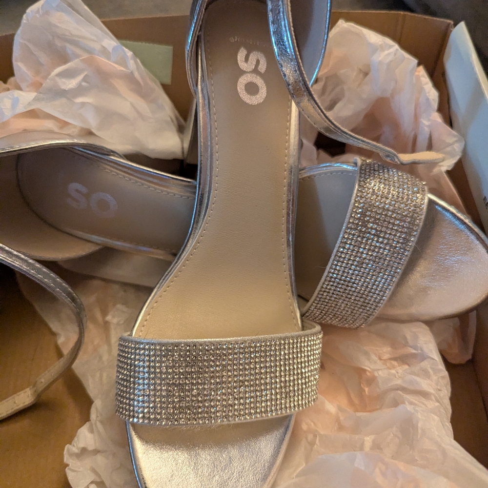 Elegant Silver Women's Heels size 10 - Picture 2 of 2